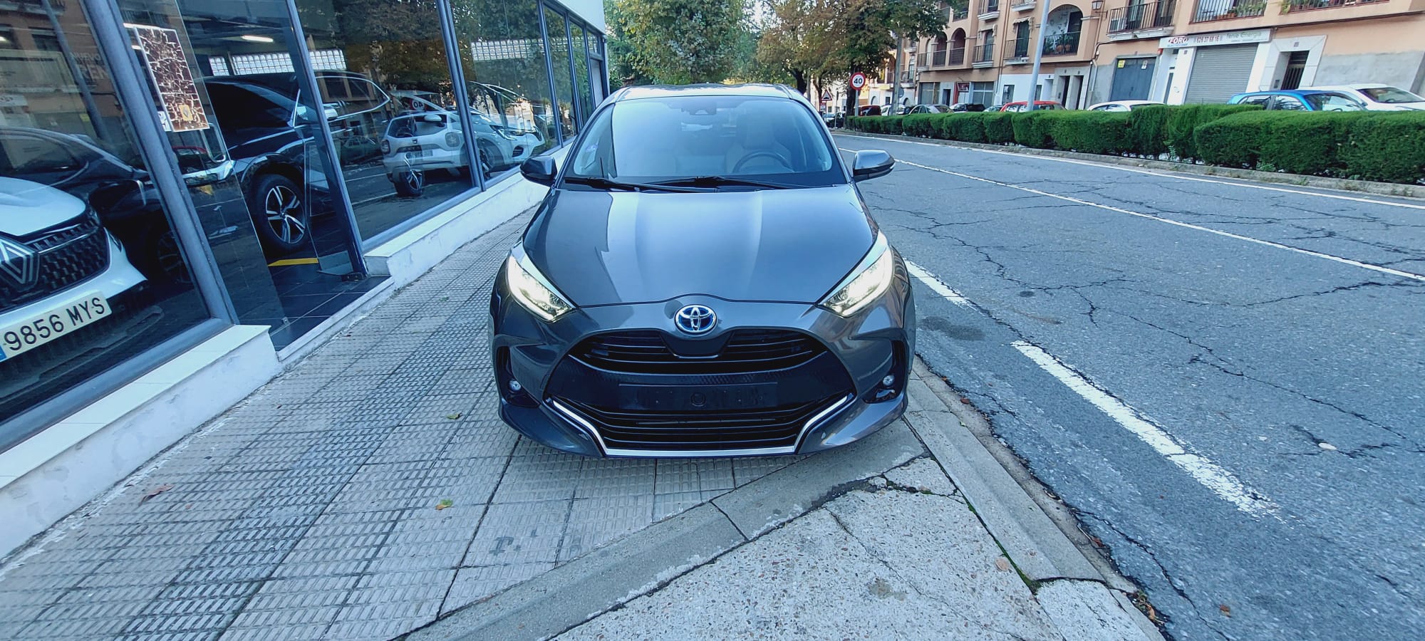Toyota Yaris 116 cv hyb miniatura 11